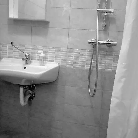 Konukevi Tra Menta E Meliga